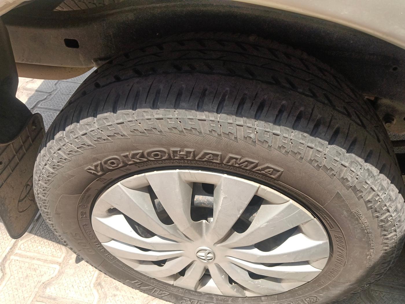 2015 Toyota Innova 2.5 GX 7 STR, Diesel, Manual, 1,39,829 km, tyre