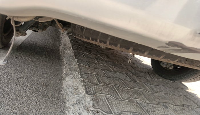 2015 Toyota Innova 2.5 GX 7 STR, Diesel, Manual, 1,39,829 km, tyre