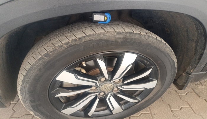 2020 MG HECTOR PLUS SHARP 1.5 PETROL TURBO HYBRID MT 6-STR, Petrol, Manual, 46,263 km, tyre