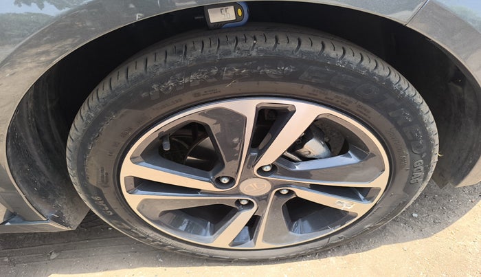 2024 Tata ALTROZ XZ CNG, Petrol, Manual, 16,761 km, tyre
