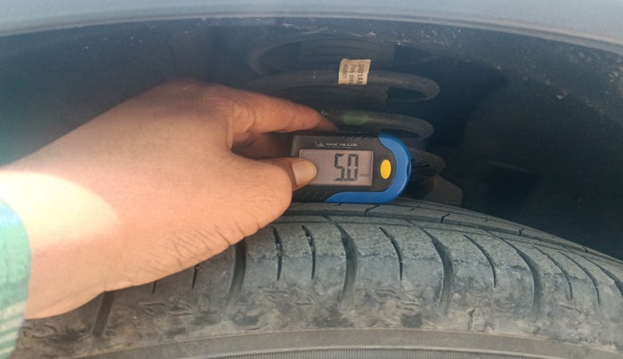 2024 Mahindra XUV700 MX Diesel MT 7 STR, Diesel, Manual, 48,314 km, tyre