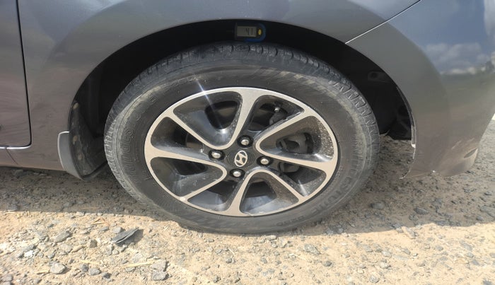 2017 Hyundai Grand i10 SPORTZ (O) AT 1.2 KAPPA VTVT, Petrol, Automatic, 45,443 km, tyre