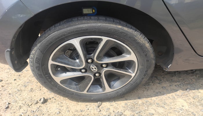 2017 Hyundai Grand i10 SPORTZ (O) AT 1.2 KAPPA VTVT, Petrol, Automatic, 45,443 km, tyre