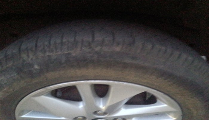 2019 Toyota Innova Crysta 2.4 GX 7 STR, Diesel, Manual, 79,655 km, tyre