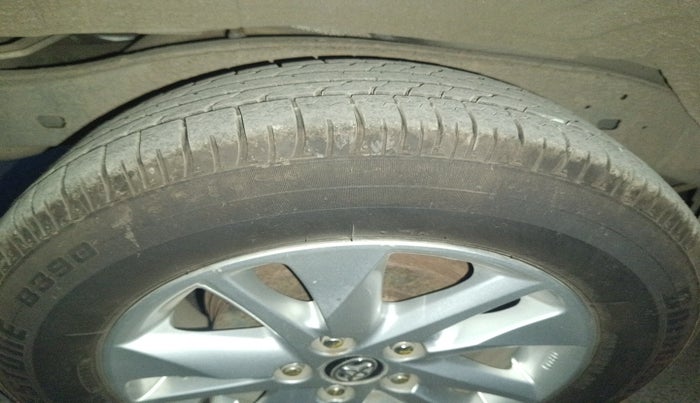 2019 Toyota Innova Crysta 2.4 GX 7 STR, Diesel, Manual, 79,655 km, tyre