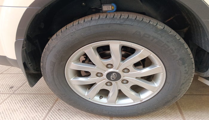 2017 Mahindra XUV500 W9 AT, Diesel, Automatic, 1,08,771 km, tyre