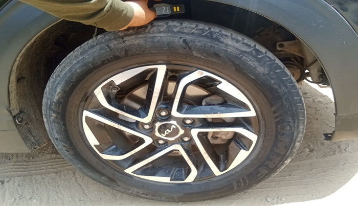 2022 KIA CARENS LUXURY PLUS 1.5 DIESEL AT 7 STR, Diesel, Automatic, 40,856 km, tyre