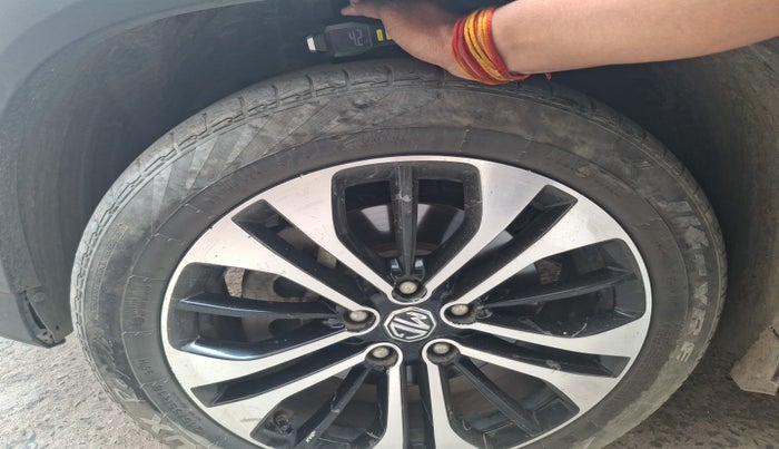 2021 MG HECTOR SHARP 2.0 DIESEL, Diesel, Manual, 1,11,799 km, tyre