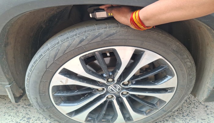 2021 MG HECTOR SHARP 2.0 DIESEL, Diesel, Manual, 1,11,799 km, tyre