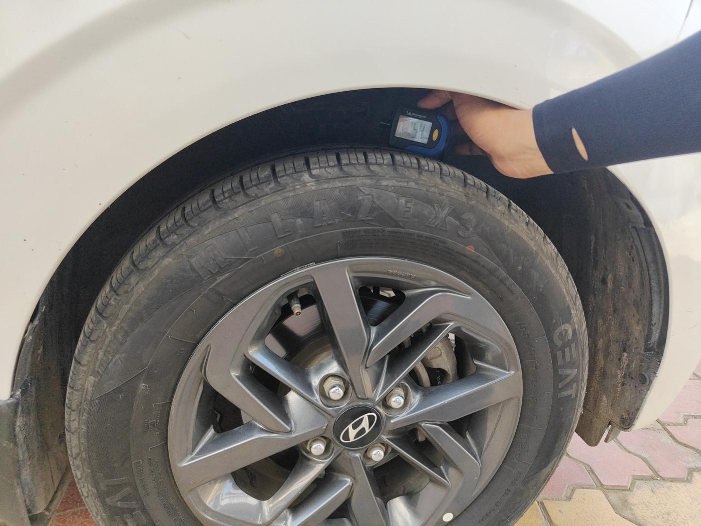 2021 Hyundai GRAND I10 NIOS SPORTZ 1.2 KAPPA VTVT CNG, Petrol, Manual, 35,464 km, tyre