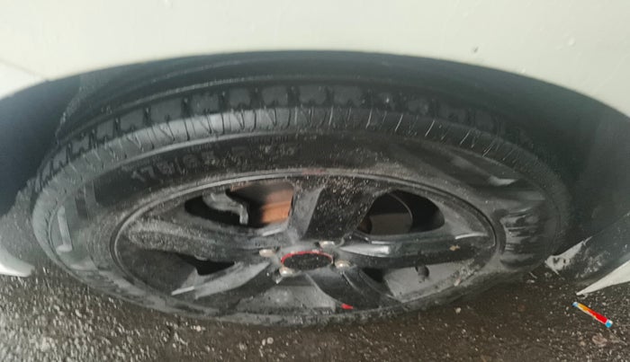 2011 Honda City 1.5L I-VTEC V MT, Petrol, Manual, 1,21,230 km, tyre