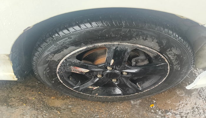 2011 Honda City 1.5L I-VTEC V MT, Petrol, Manual, 1,21,230 km, tyre