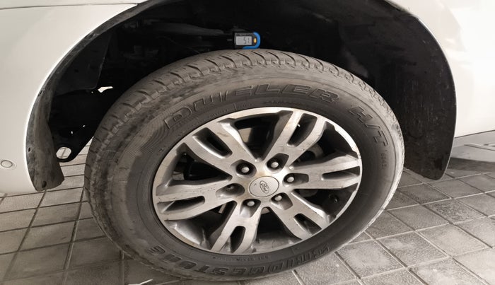 2017 Ford Endeavour TITANIUM 3.2 4X4 AT, Diesel, Automatic, 1,00,939 km, tyre