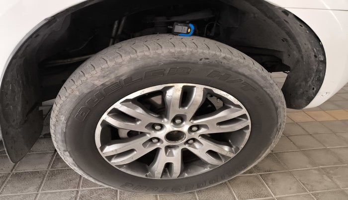 2017 Ford Endeavour TITANIUM 3.2 4X4 AT, Diesel, Automatic, 1,00,939 km, tyre