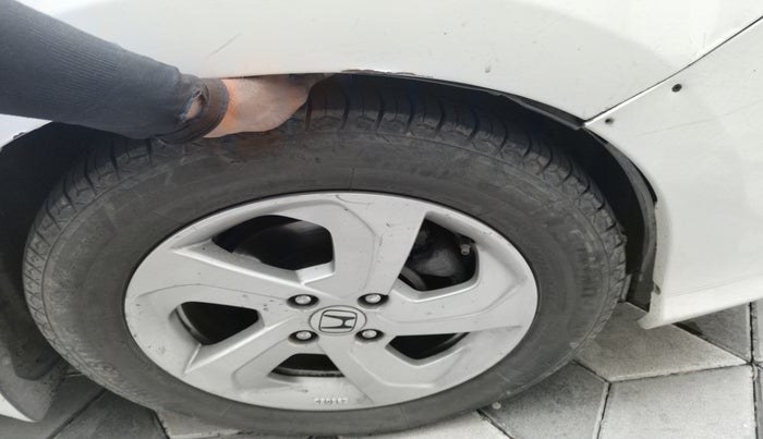 2015 Honda City 1.5L I-DTEC V, Diesel, Manual, 2,09,637 km, tyre