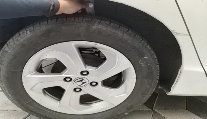 2015 Honda City 1.5L I-DTEC V, Diesel, Manual, 2,09,637 km, tyre