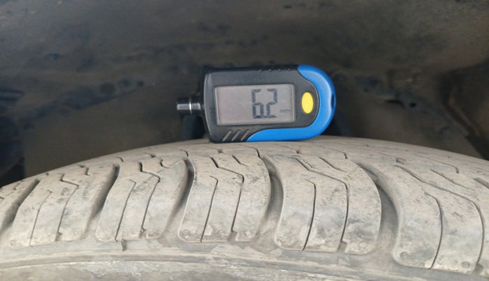 2016 Toyota Innova Crysta 2.4 G 8 STR, Diesel, Manual, 1,52,463 km, tyre