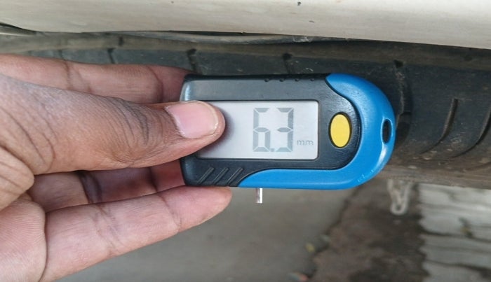 2016 Toyota Innova Crysta 2.4 G 8 STR, Diesel, Manual, 1,52,463 km, tyre