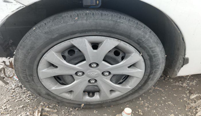 2015 Hyundai Grand i10 MAGNA 1.2 KAPPA VTVT, Petrol, Manual, 1,10,772 km, tyre