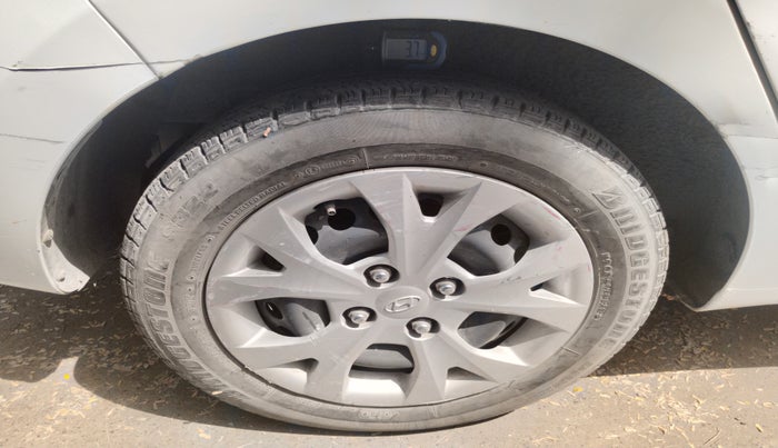 2015 Hyundai Grand i10 MAGNA 1.2 KAPPA VTVT, Petrol, Manual, 1,10,772 km, tyre