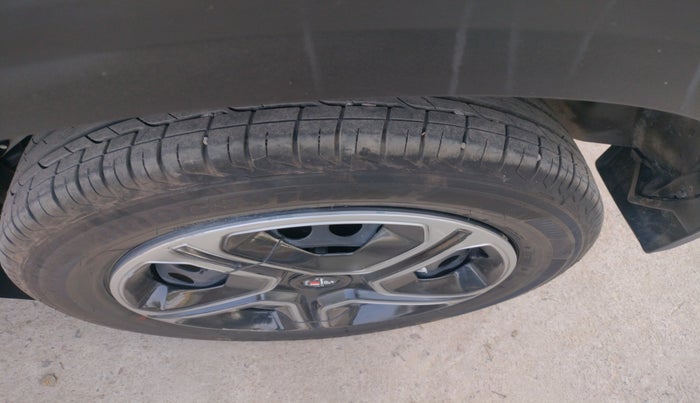 2024 Tata NEXON SMART 1.2 PETROL, Petrol, Manual, 13,237 km, tyre