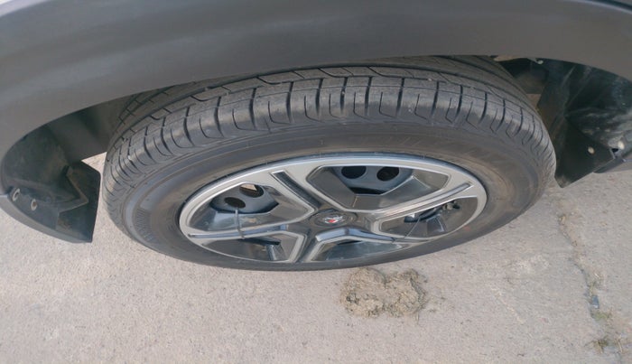 2024 Tata NEXON SMART 1.2 PETROL, Petrol, Manual, 13,237 km, tyre