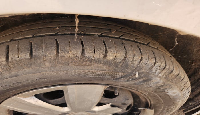 2011 Volkswagen Polo TRENDLINE 1.2L DIESEL, Diesel, Manual, 1,04,912 km, tyre