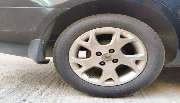 2013 Renault Scala RXL PETROL AT, Petrol, Automatic, 75,270 km, tyre