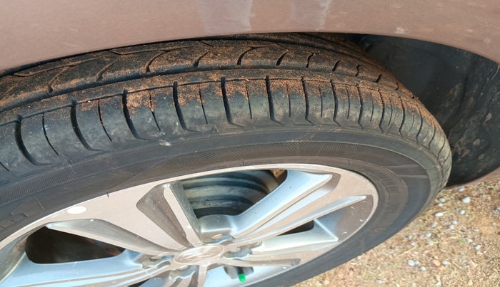 2018 Hyundai Verna 1.6 VTVT SX O, Petrol, Manual, 56,909 km, tyre