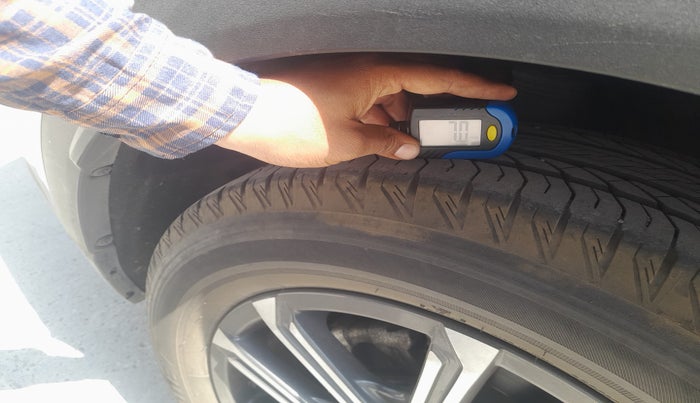 2023 Mahindra XUV700 AX 7 LUXURY P AT 7 STR, Petrol, Automatic, 34,176 km, tyre