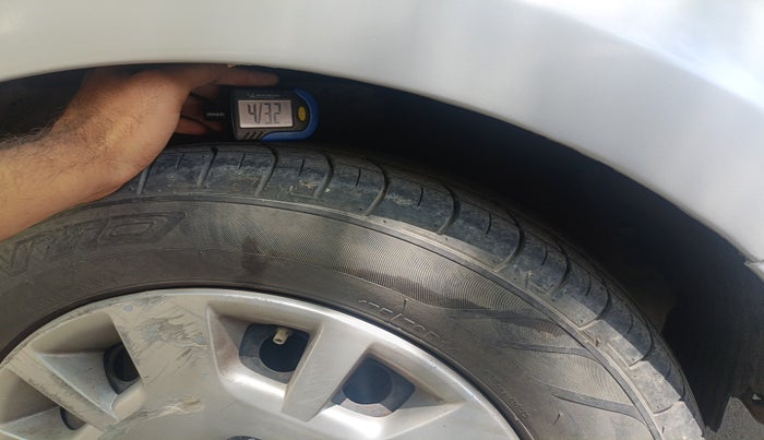 2012 Hyundai i20 MAGNA 1.2, Petrol, Manual, 82,200 km, tyre