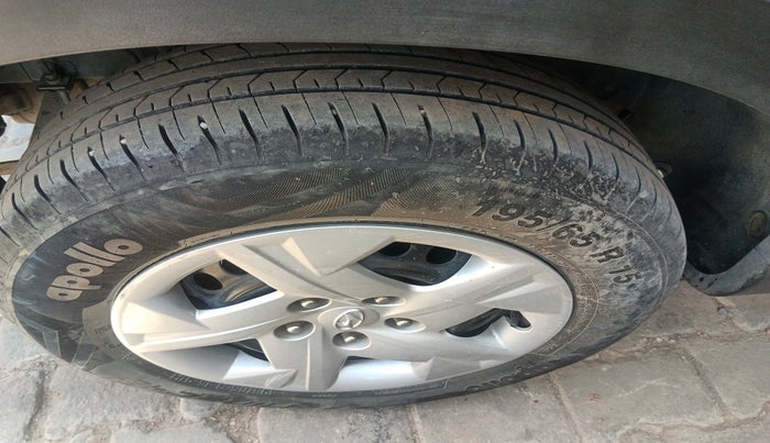 2022 Hyundai VENUE S 1.2, Petrol, Manual, 27,295 km, tyre