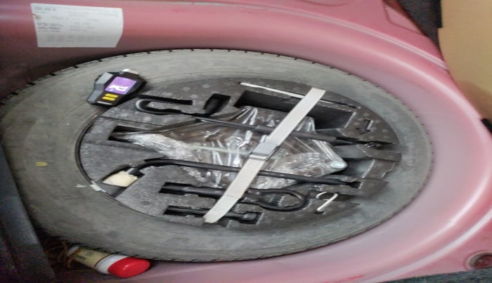 2018 Volkswagen Polo HIGHLINE PLUS 1.0 16 ALLOY, Petrol, Manual, 27,394 km, tyre