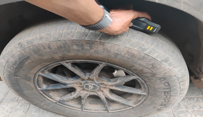 2019 Tata Harrier XE 2.0L KRYOTEC, Diesel, Manual, 1,05,243 km, tyre