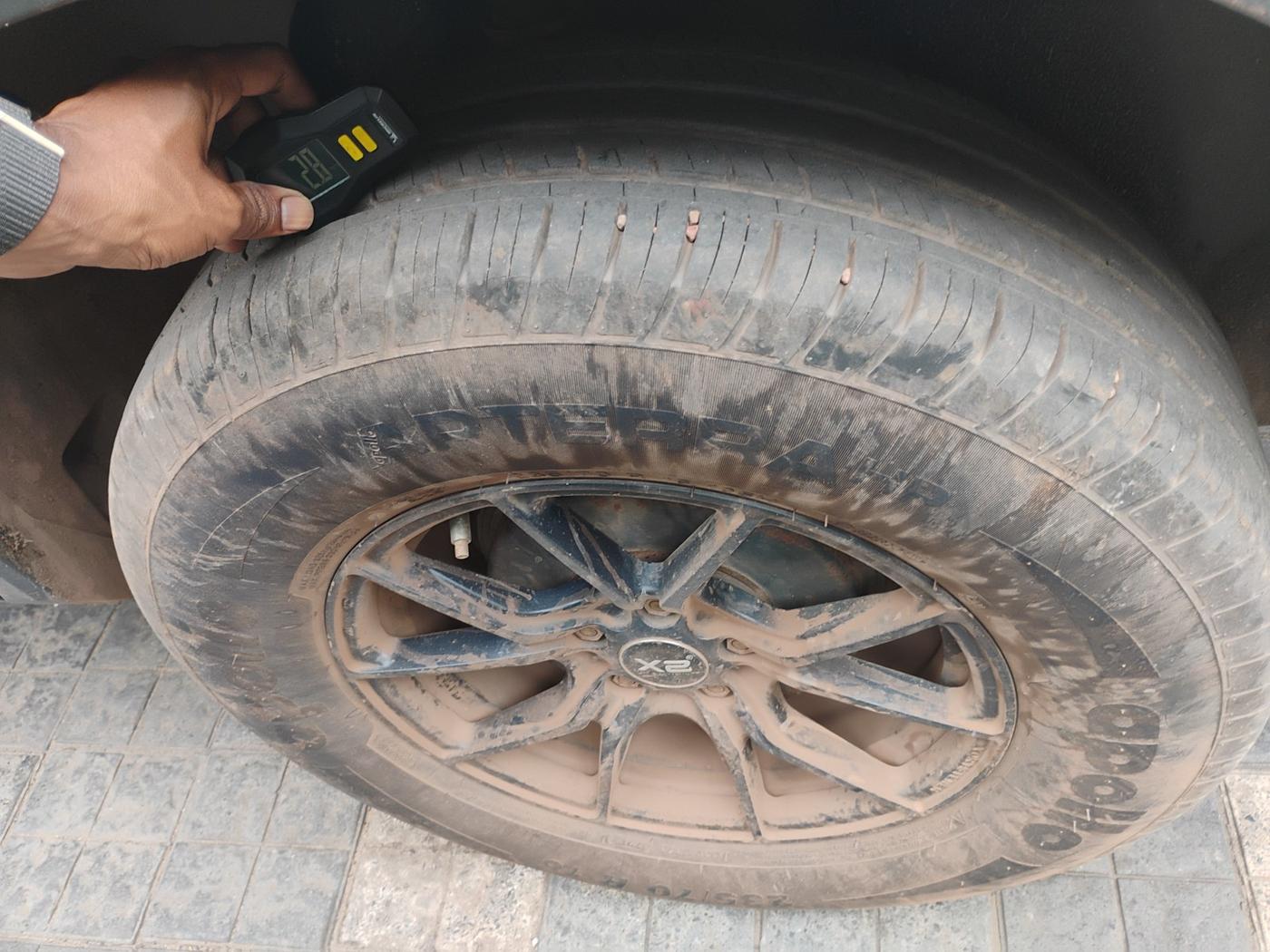 2019 Tata Harrier XE 2.0L KRYOTEC, Diesel, Manual, 1,05,243 km, tyre