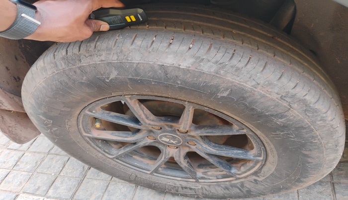 2019 Tata Harrier XE 2.0L KRYOTEC, Diesel, Manual, 1,05,243 km, tyre