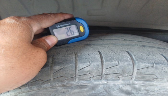 2017 Toyota Innova Crysta 2.4 GX 7 STR, Diesel, Manual, 1,10,466 km, tyre