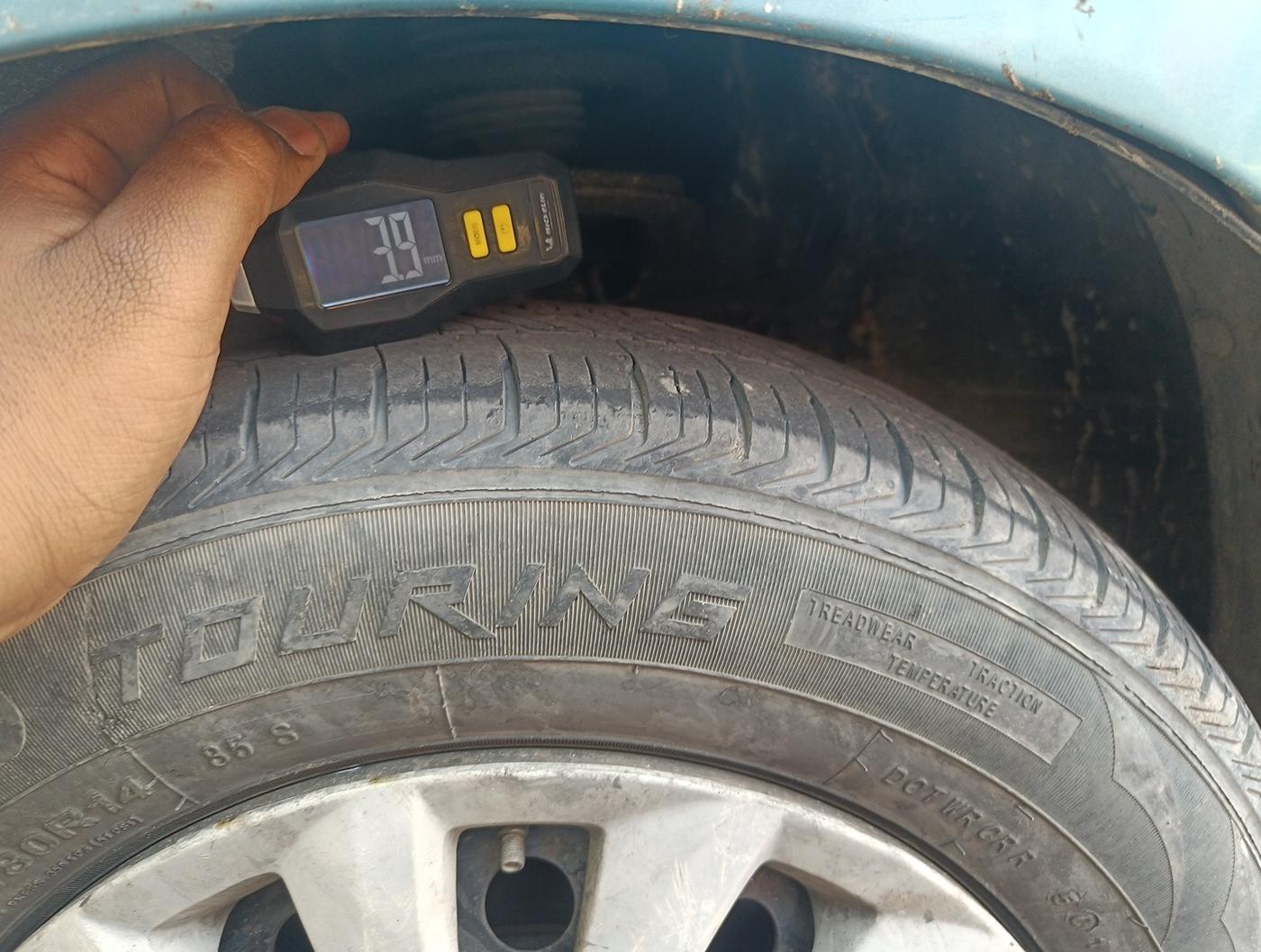 2010 Maruti Ritz VDI, Diesel, Manual, 1,83,379 km, tyre