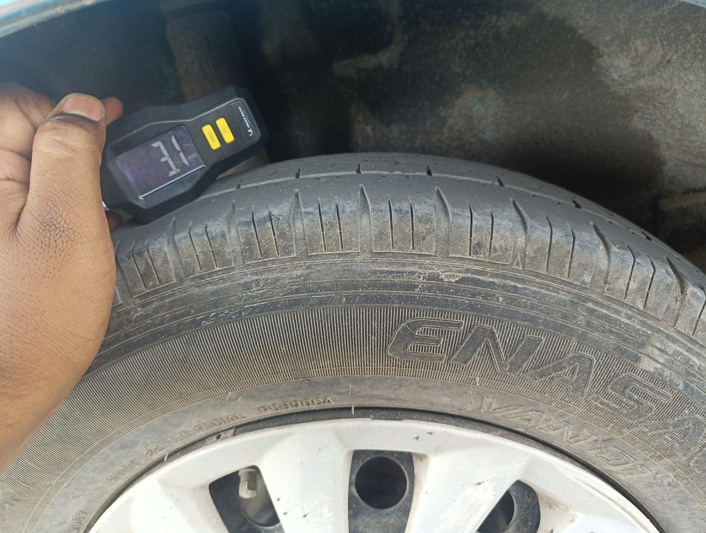 2010 Maruti Ritz VDI, Diesel, Manual, 1,83,379 km, tyre