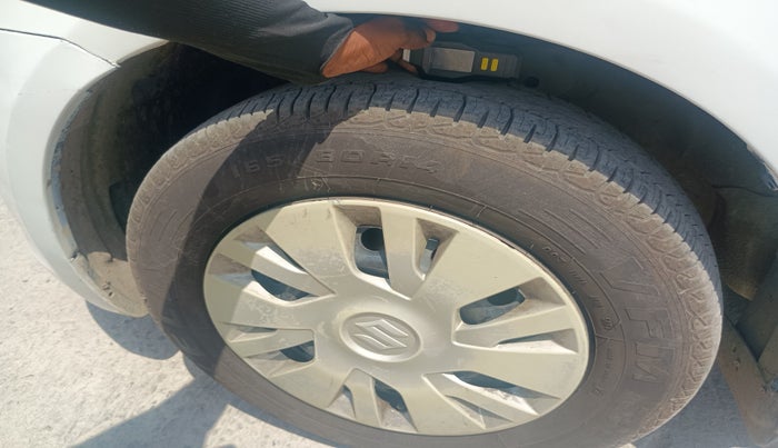 2012 Maruti Swift VXI, Petrol, Manual, 1,00,398 km, tyre