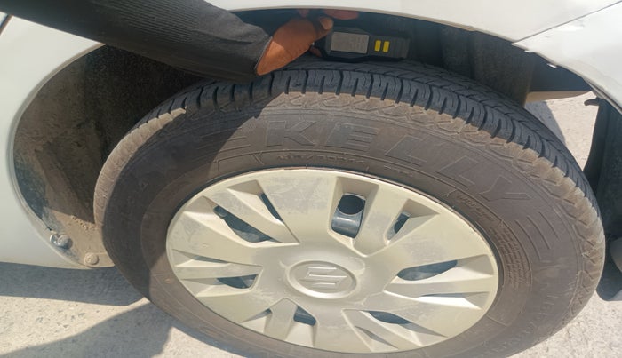2012 Maruti Swift VXI, Petrol, Manual, 1,00,398 km, tyre