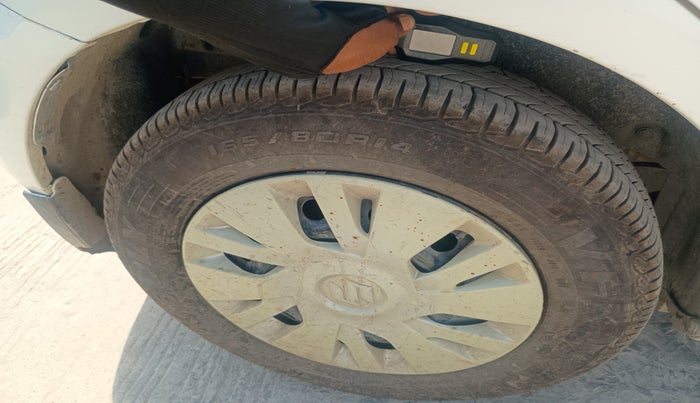2012 Maruti Swift VXI, Petrol, Manual, 1,00,398 km, tyre