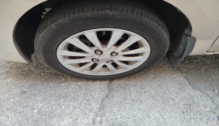 2011 Toyota Etios V, Petrol, Manual, 1,36,000 km, tyre