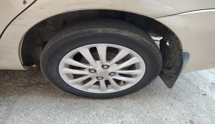 2011 Toyota Etios V, Petrol, Manual, 1,36,000 km, tyre