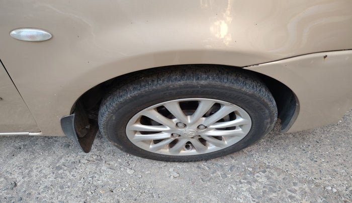 2011 Toyota Etios V, Petrol, Manual, 1,36,000 km, tyre
