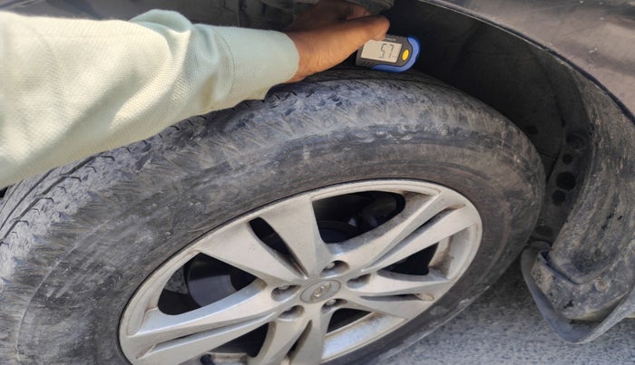 2011 Hyundai Santa Fe 4 WD AT, Diesel, Automatic, 1,64,941 km, tyre