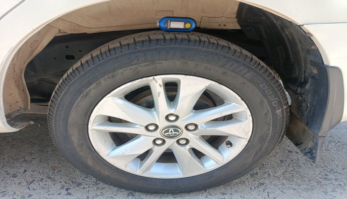 2016 Toyota Innova Crysta 2.4 VX 8 STR, Diesel, Manual, 1,67,473 km, tyre