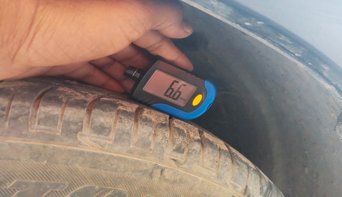2021 Mahindra XUV300 W4 1.2 PETROL, Petrol, Manual, 7,332 km, tyre