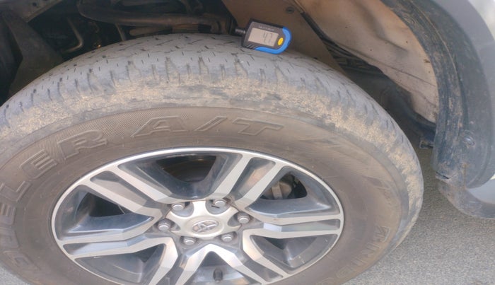 2017 Toyota Fortuner 2.8 4X2 AT, Diesel, Automatic, 2,33,328 km, tyre