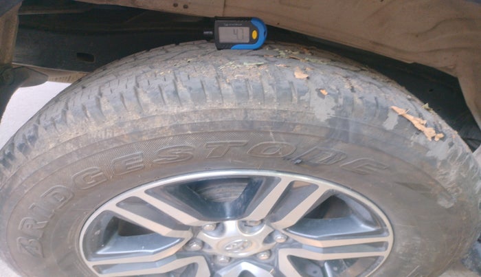 2017 Toyota Fortuner 2.8 4X2 AT, Diesel, Automatic, 2,33,328 km, tyre